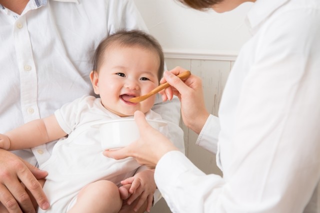 新生儿多大能喝水？不是1月和3月，时间要比这个晚很多(图6)